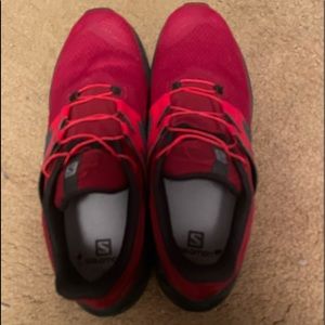 Salomon mens 9.5 shoes